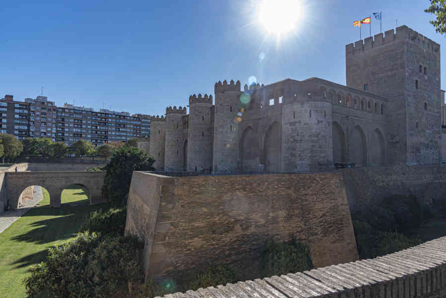 Zaragoza 085 - palacio de la Aljafería.jpg